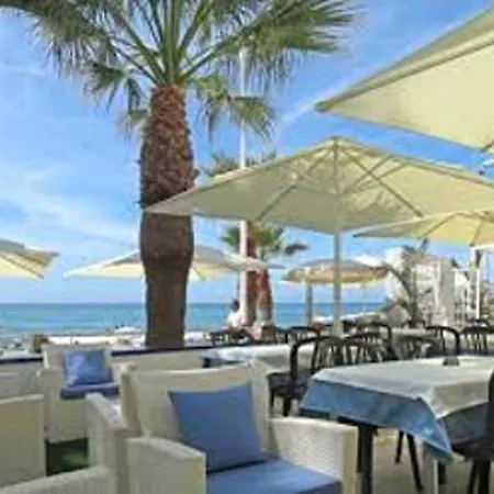 Acapulco Playa -nerja Готель